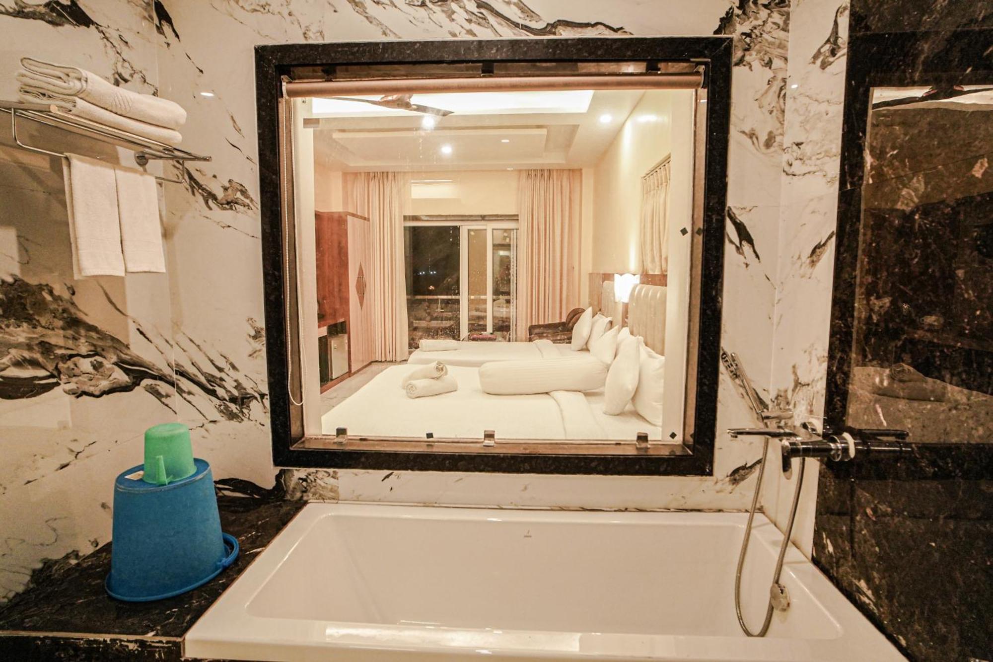 Prasant On Beach Resort !! Lift - Wifi -Restaurant-Parking Facilities-Newly Decorated Room !! Mandarmani Dış mekan fotoğraf