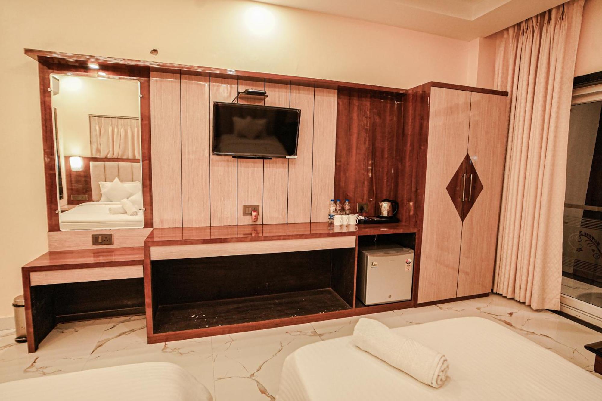 Prasant On Beach Resort !! Lift - Wifi -Restaurant-Parking Facilities-Newly Decorated Room !! Mandarmani Dış mekan fotoğraf