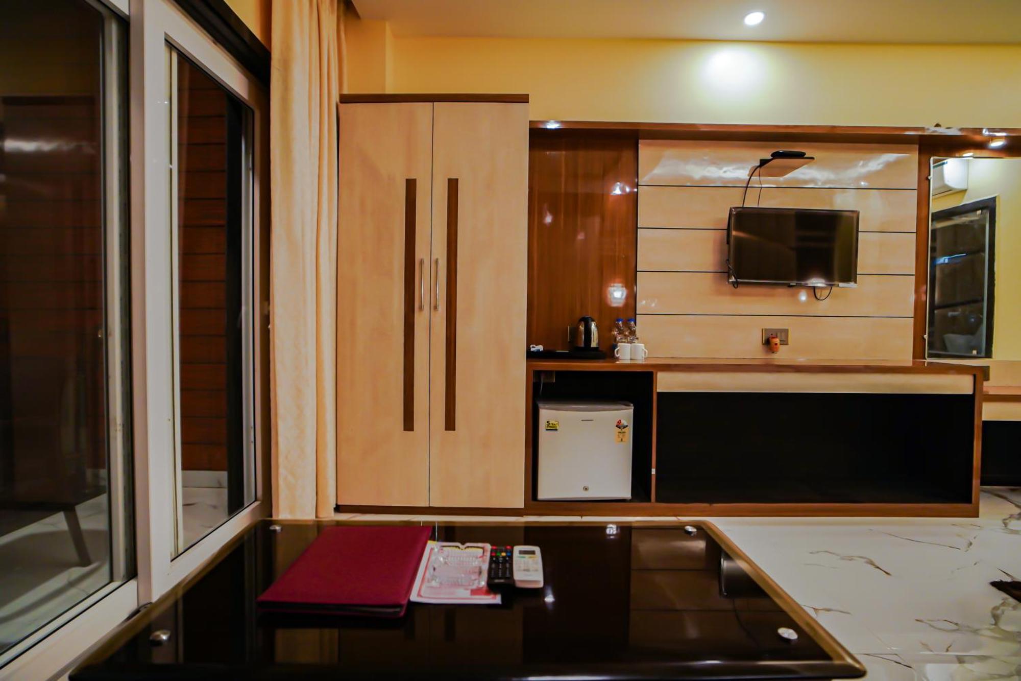 Prasant On Beach Resort !! Lift - Wifi -Restaurant-Parking Facilities-Newly Decorated Room !! Mandarmani Dış mekan fotoğraf