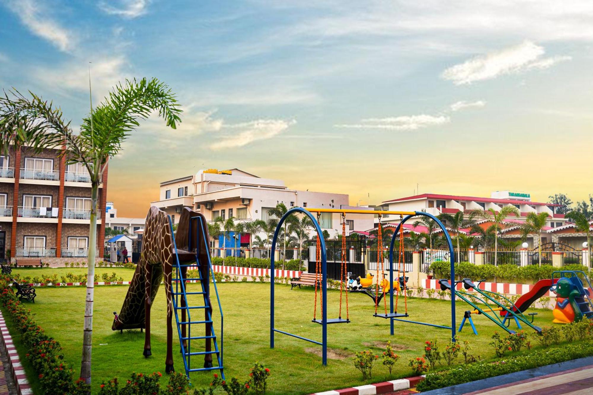 Prasant On Beach Resort !! Lift - Wifi -Restaurant-Parking Facilities-Newly Decorated Room !! Mandarmani Dış mekan fotoğraf